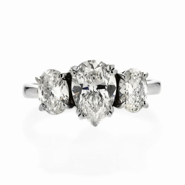 Anello Trilogy in oro bianco e diamanti