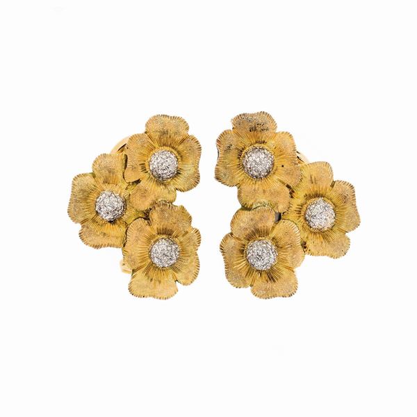 Paio di orecchini a clips in oro giallo e oro bianco