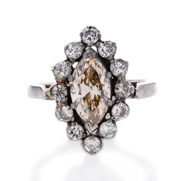 Ring in white gold, silver, diamonds and brown diamond