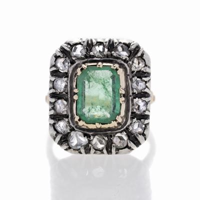 Anello in Oro Giallo, Argento, Diamanti e Smeraldo