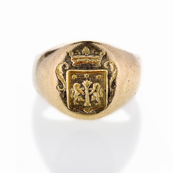 Anello Chevalier in oro giallo