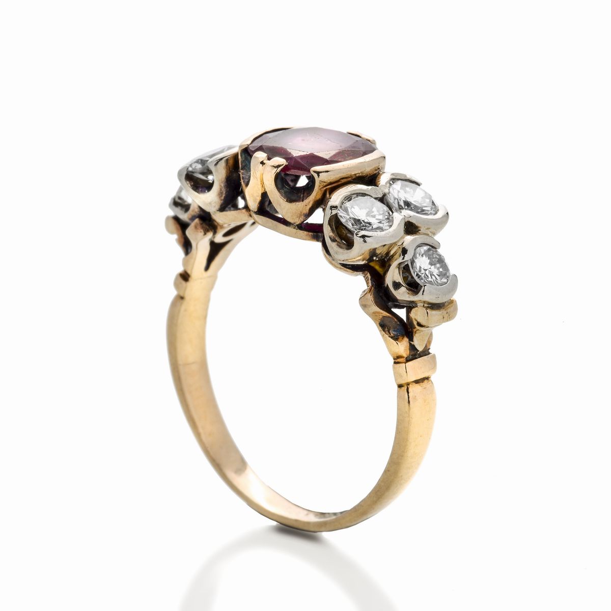 Anello in Oro Giallo, Argento, Diamanti e Rubino