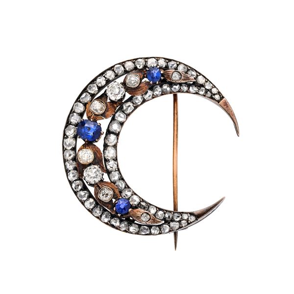 Half moon gold brooch with low title, silver, sapphires and diamonds  - Auction Jewelery and Watch auction - Antique Jewelery from a Venetian Collection (lots 1-91) - Curio - Casa d'aste in Firenze
