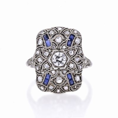 Anello a Cuscino in Oro Bianco, Diamanti e Zaffiri