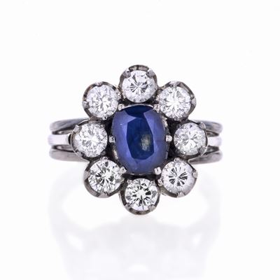 Anello a Margherita in Oro Bianco, Diamanti e Zaffiro
