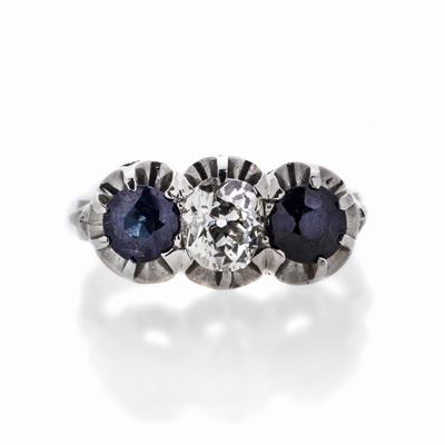 Anello Trilogy in Oro Bianco, Diamanti e Zaffiro