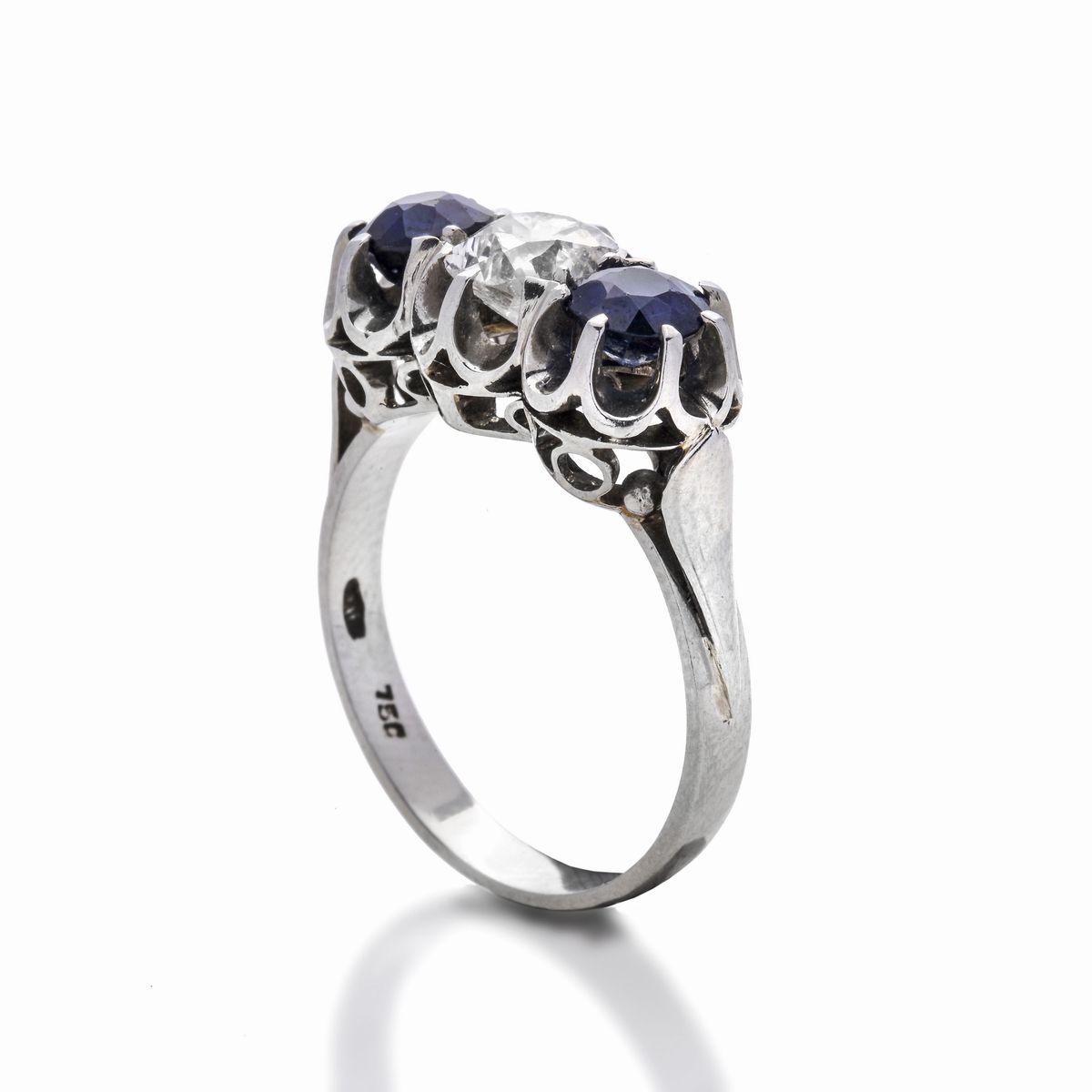 Anello Trilogy in Oro Bianco, Diamanti e Zaffiro