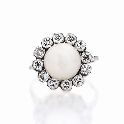 Anello a Margherita in Oro Bianco, Diamanti e Perla