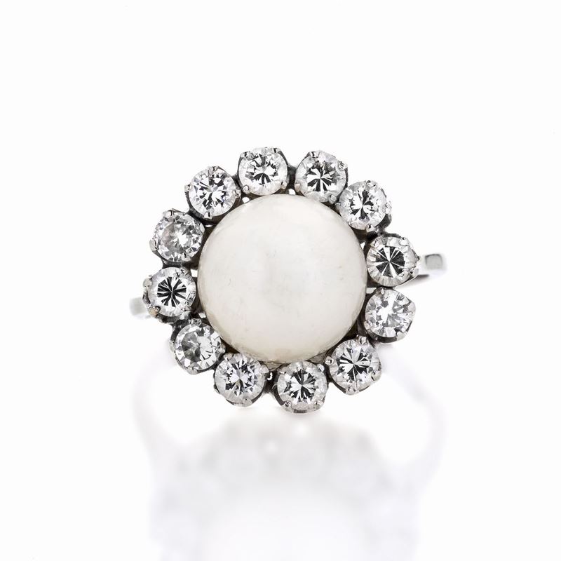 Anello a Margherita in Oro Bianco, Diamanti e Perla