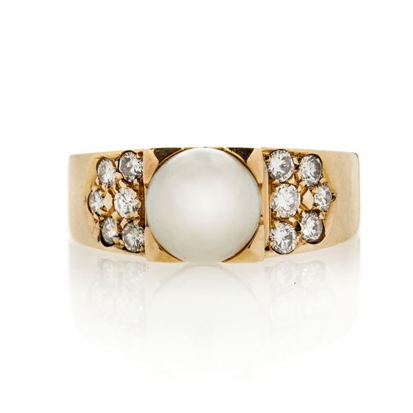 Anello in oro giallo, diamanti e perla coltivata