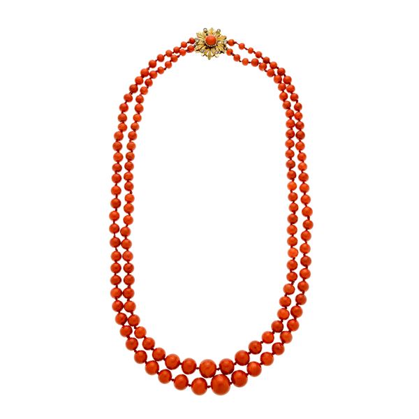 Necklace in red coral, yellow gold and diamonds