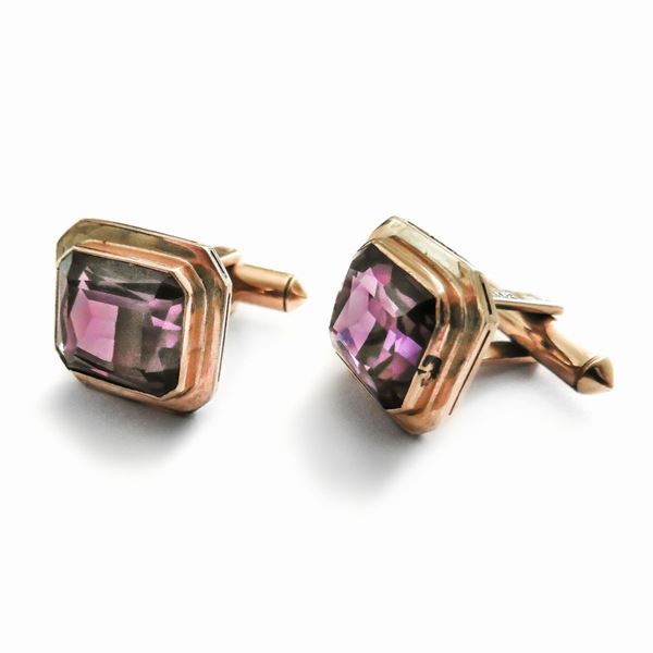 Pair of cufflinks in 14 kt gold and purple quartz