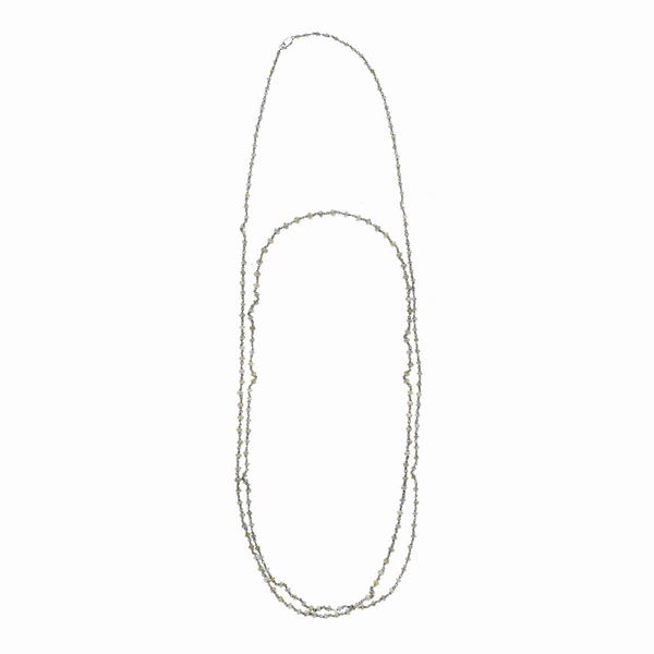 Long necklace in white gold and diamonds