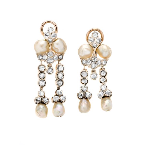 Pair of dangling earrings in yellow gold, diamond roses and pearls