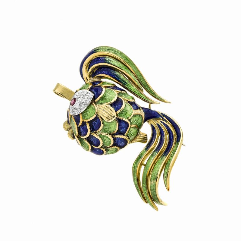 Spilla Pendente Pesce in Oro Giallo, Smalto Verde e Blu, Diamanti e Rubini