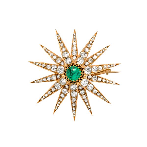 Star brooch in yellow gold, diamonds and emerald