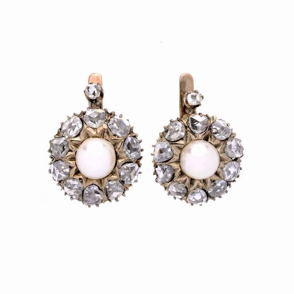 Pair of earrings fish hook in low titer gold, diamonds and pearls  - Auction Jewelery and Watch auction - Antique Jewelery from a Venetian Collection (lots 1-91) - Curio - Casa d'aste in Firenze