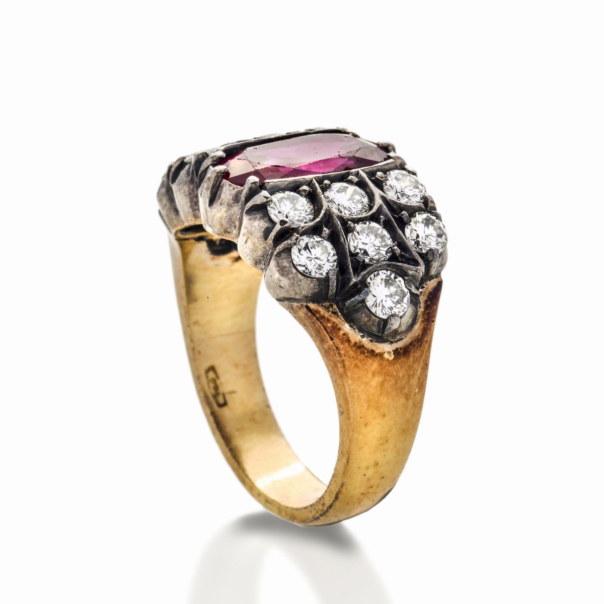 Anello in Oro Giallo, Argento, Diamanti e Rubino Birmano Naturale