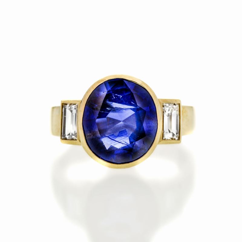 Anello in oro in oro giallo 18 kt, diamanti e Zaffiro Naturale