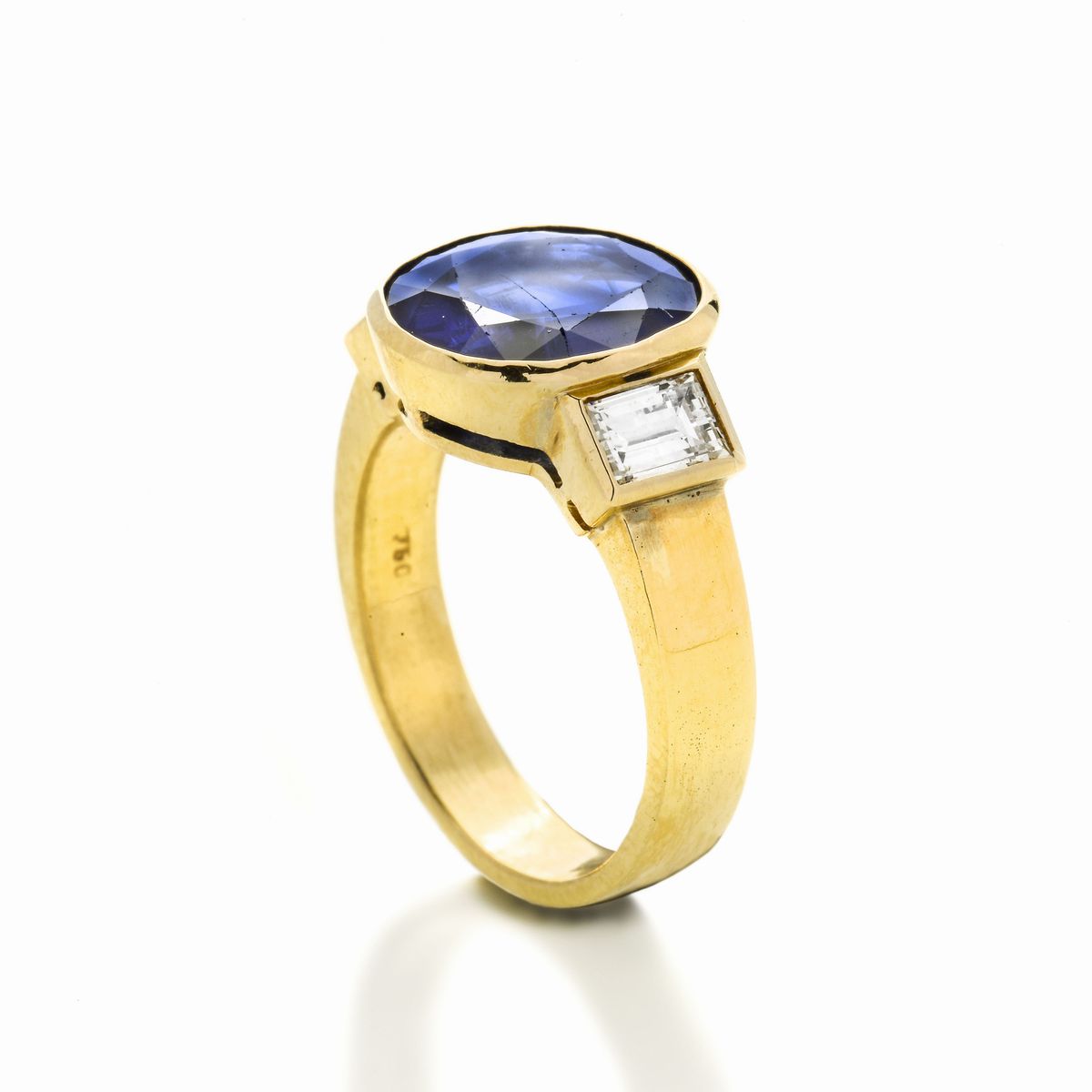 Anello in oro in oro giallo 18 kt, diamanti e Zaffiro Naturale