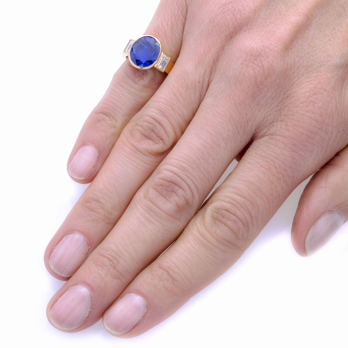 Anello in oro in oro giallo 18 kt, diamanti e Zaffiro Naturale
