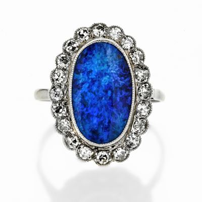 Anello a Losanga in Oro Bianco, Diamanti e Opale