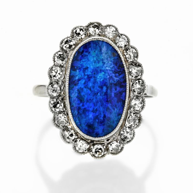 Anello a Losanga in Oro Bianco, Diamanti e Opale