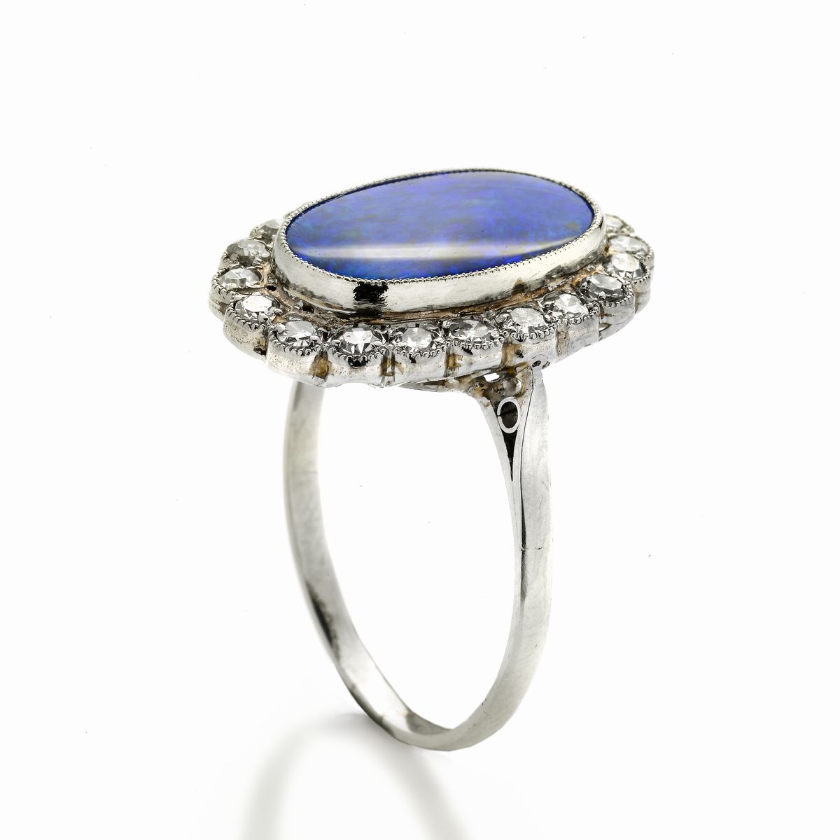 Anello a Losanga in Oro Bianco, Diamanti e Opale