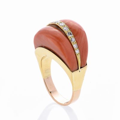 Anello in Oro Giallo, Diamanti e Corallo Rosa