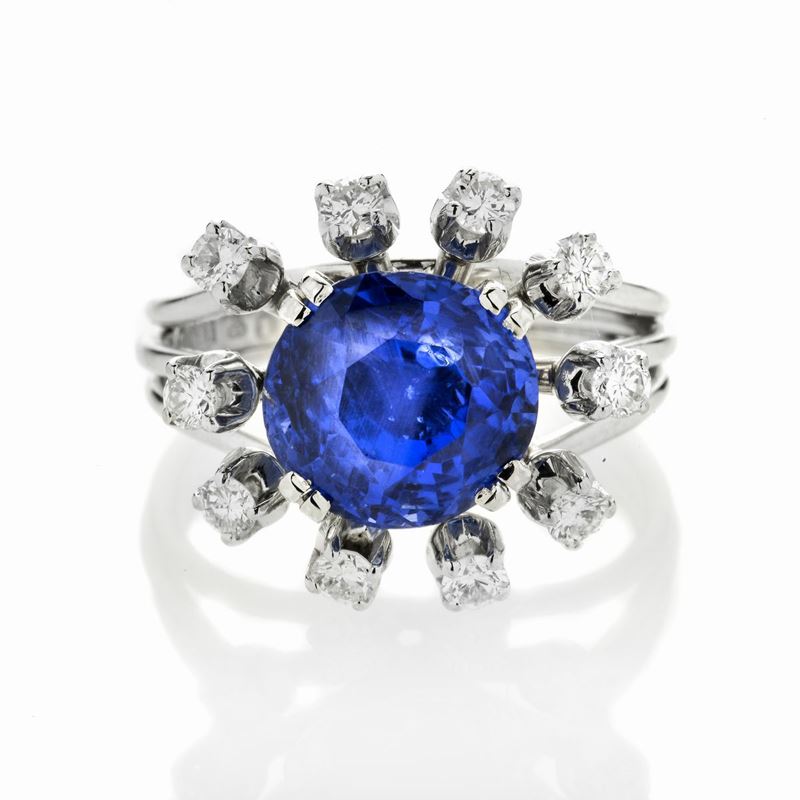 Anello in Oro Bianco, Diamanti e Zaffiro Naturale Ceylon