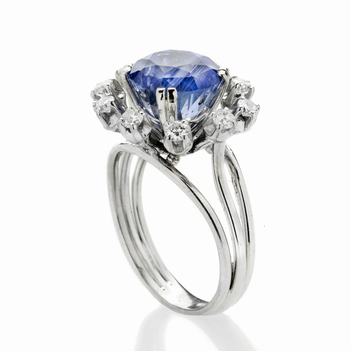 Anello in Oro Bianco, Diamanti e Zaffiro Naturale Ceylon