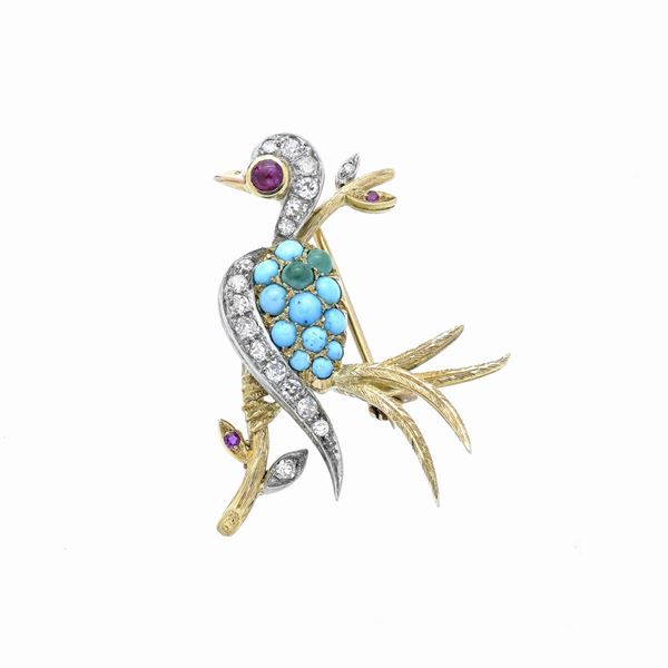 Spilla Pappagallo in oro giallo, oro bianco, rubino, diamanti e turchese  - Asta Asta di Gioielli  e Orologi -  Gioielli Antichi da una Collezione Veneziana (lotti 1- 91) - Curio - Casa d'aste in Firenze