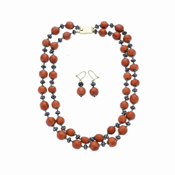 Parure in argento, oro giallo e corallo rosso  - Asta Asta di Gioielli  e Orologi -  Gioielli Antichi da una Collezione Veneziana (lotti 1- 91) - Curio - Casa d'aste in Firenze