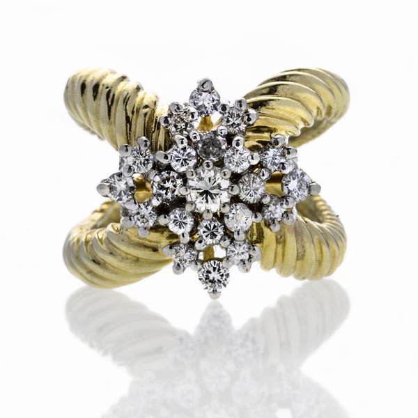 Ring in yellow gold, white gold and diamonds