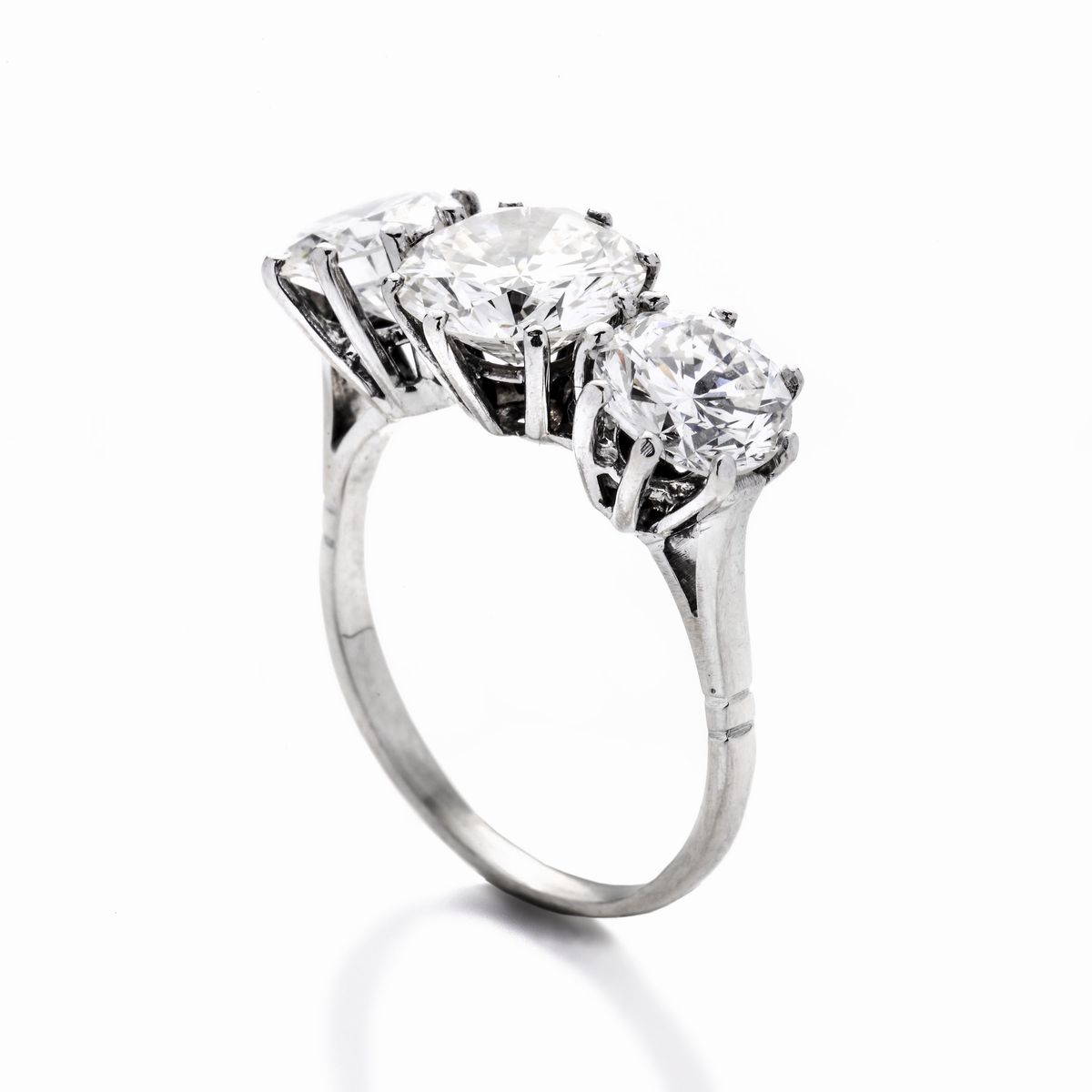 Importante Anello Trilogy in Oro Bianco e Diamanti