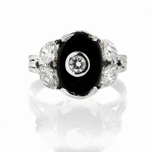 Pinky ring in white gold, onyx and diamonds