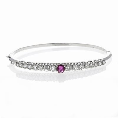 Bracciale Rigido in Oro Bianco, Diamanti e Rubino