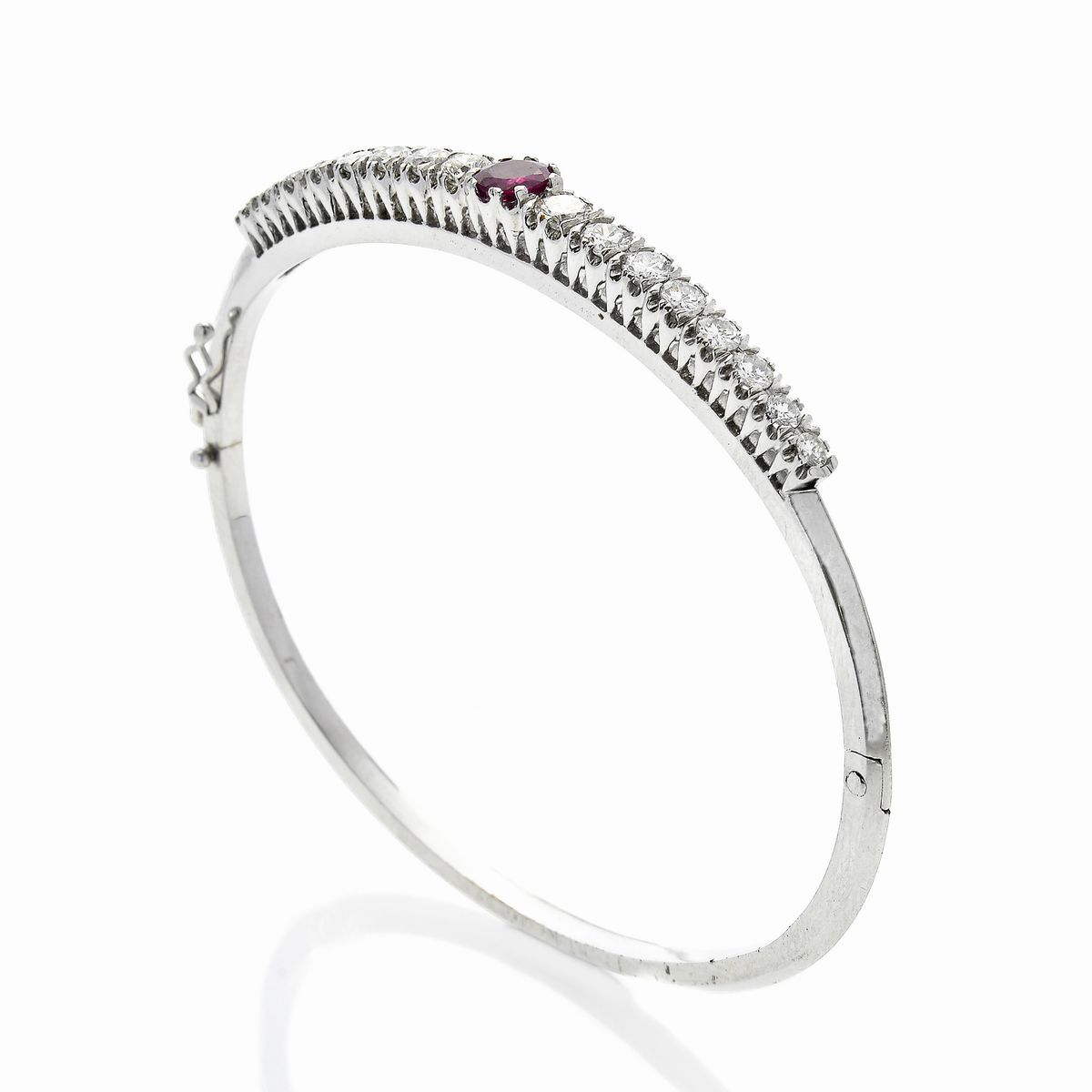 Bracciale Rigido in Oro Bianco, Diamanti e Rubino