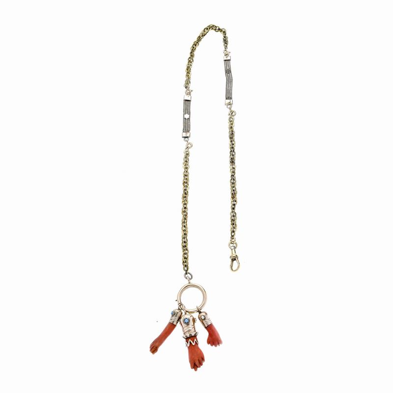 Catena da Orologio in Oro Giallo con Pendenti Scaramantici in Corallo