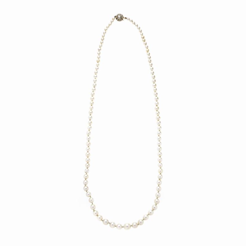 Collana in perle degradè, oro giallo 18 kt e diamanti