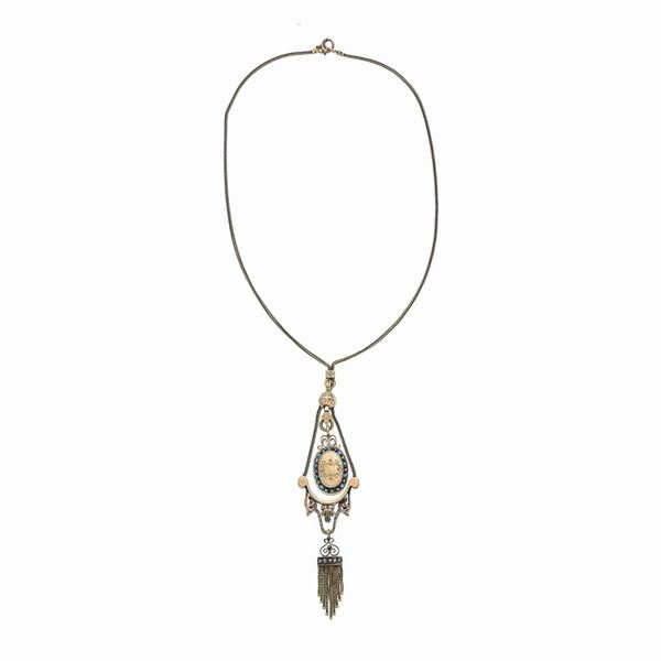 Collana con pendente in oro giallo e turchesi