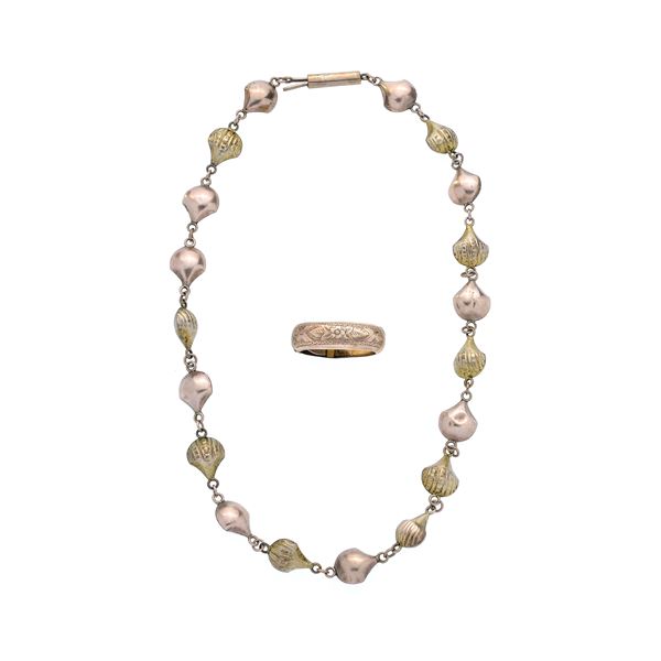 Necklace in 9 kt gold, gold metal and clasp  (XIX-XX century)  - Auction Auction of Antique Jewelry, Modern and Watches - Curio - Casa d'aste in Firenze