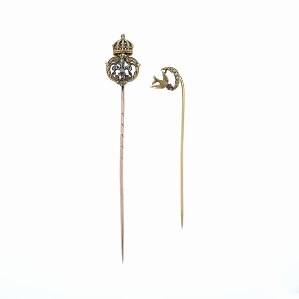 Two tie clips with yellow gold, silver, microbeads and red stones emblem  - Auction Jewelery and Watch auction - Antique Jewelery from a Venetian Collection (lots 1-91) - Curio - Casa d'aste in Firenze