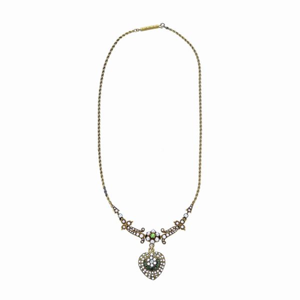 Girocollo in oro giallo, diamante, smeraldi e microperle