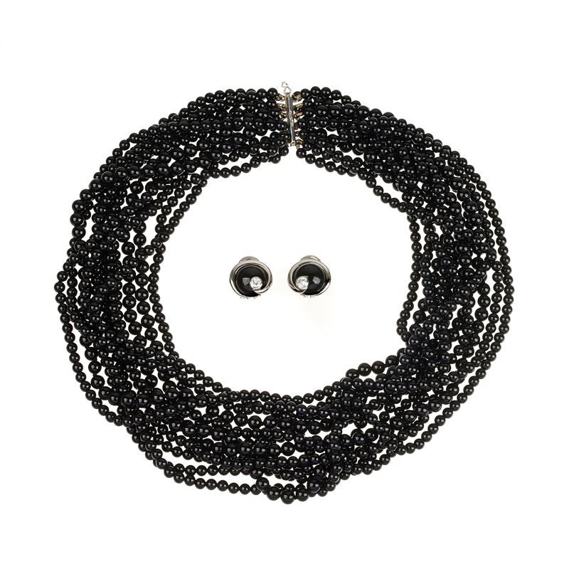 Collana in oro bianco e onice e paio di orecchini in oro bianco 18 kt, diamanti e onice