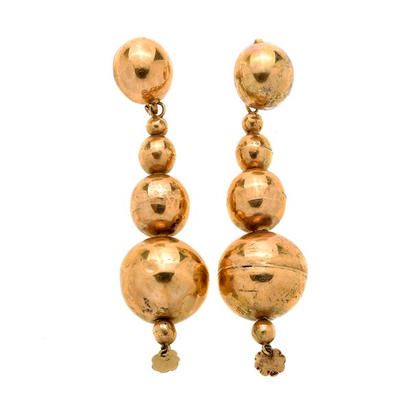 Pair of long dangling earrings in yellow and rose gold