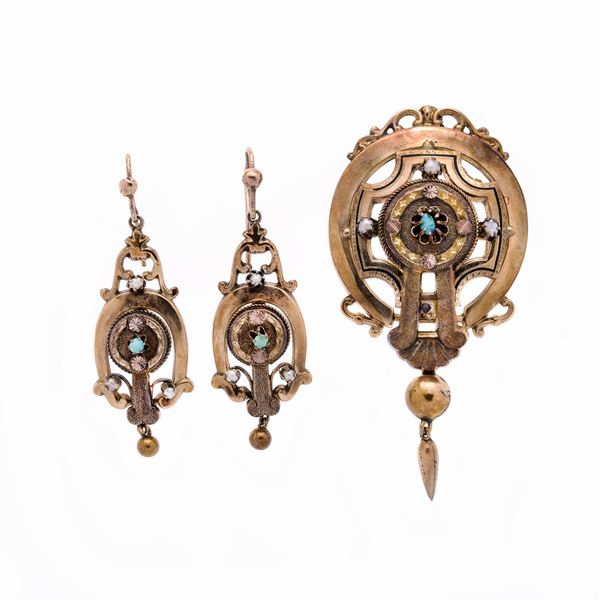 Parure in oro a basso titolo, microperle e turchese  - Asta Asta di Gioielli  e Orologi -  Gioielli Antichi da una Collezione Veneziana (lotti 1- 91) - Curio - Casa d'aste in Firenze