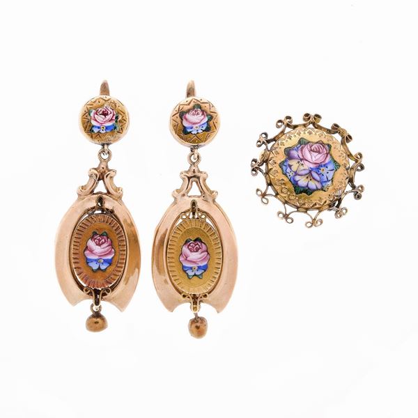 Brooch and pair of dangle earrings in yellow gold and colored enamels  - Auction Jewelery and Watch auction - Antique Jewelery from a Venetian Collection (lots 1-91) - Curio - Casa d'aste in Firenze