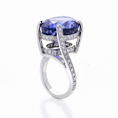 Grande Anello in Oro Bianco, Diamanti e Tanzanite