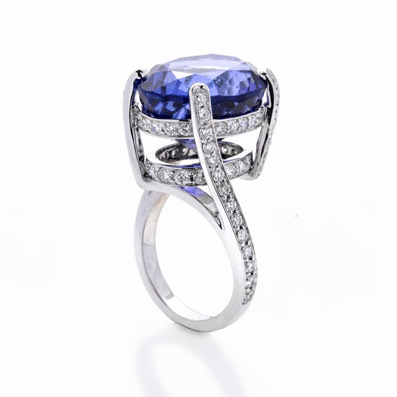 Grande Anello in Oro Bianco, Diamanti e Tanzanite